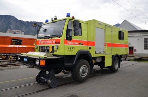 rettungsfahrzeug schienestrasse feuerwehr lavin rhb 788135