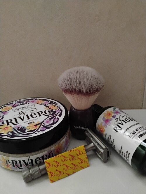 f2f8a25cb41947bd85716a01ce651b9f.jpg