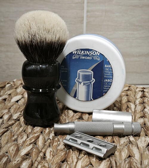 b1f9d67d97504be4db5138e3f0c36fd5.jpg
