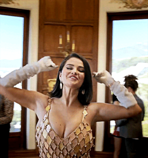 2498033edaa77a10900e2f8e14c2c57d.gif