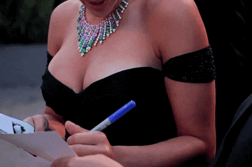 a7de524c1dfb1a523037d5877b168f3a.gif